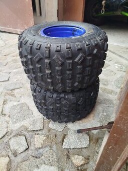 Obutá zadní kola na čtyřkolku+ pláště