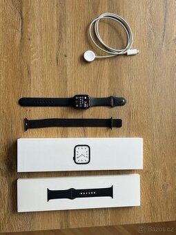 Apple Watch Series 7 41mm Temně inkoustový hliník