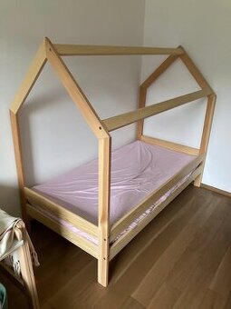 Domečková postel s futonem