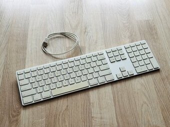 Apple Wired Keyboard - TOP