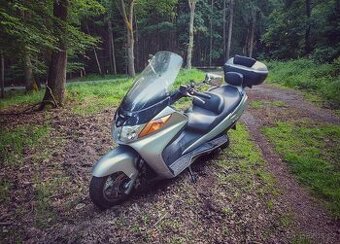 🛵 Suzuki Burgman 400 – král pohodlí hledá nového jezdce 🛵