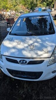 Hyundai i20 2011 1.2 benzínové motor bílá barva
