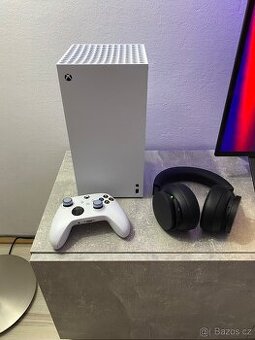 Xbox Series X + Xbox Headset