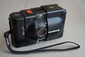 Olympus XA + blesk A16