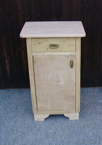 Starožitný noční stolek