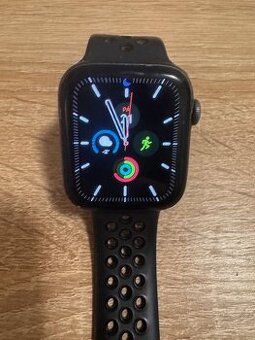 Apple Watch Series 5 – 44 mm, černé, Cellular