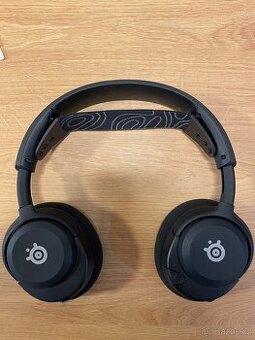 SteelSeries Arctis Nova 5, herní sluchátka, PC.