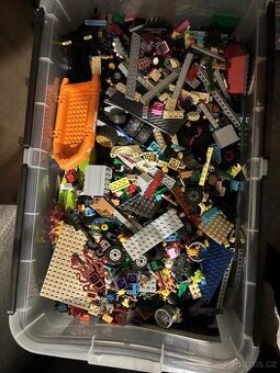 Lego mix (2 velké sady minecraftu) +lego city a taky plánky