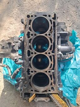 Audi A4 / A5 B8 - blok motoru s ojnicí 2.0tfsi 132kw