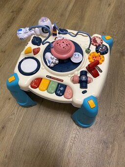 Bavytoy interaktivní stoleček s vesmírným projektorem