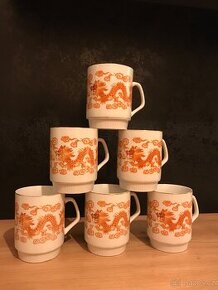 Retro hrnky s červeným drakem