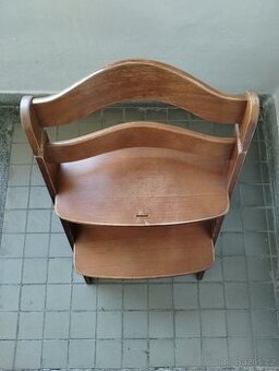 Rostoucí dřevěná zidle