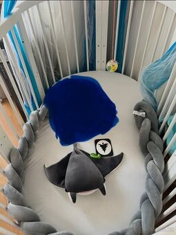 Kulatá postýlka pro miminko