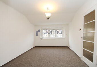 Pronájem světlého podkrovního bytu 2kk, 45m2, Praha 5 - Radl