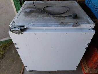 funkční vestavná lednička IKEA