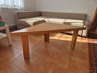 Konferencni trojuhelnikovy stolek
