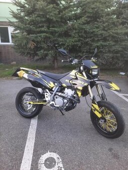Suzuki DRZ 400 SM, Akrapovič