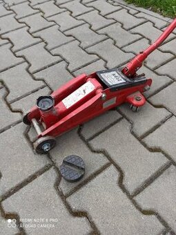 Hydraulicky zvedak 2t + gumova podlozka