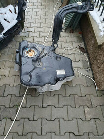 Nádrž Octavia 1.6 tdi nebo 2.0