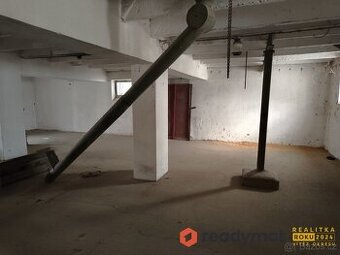 Pronájem, Skladové prostory v průmyslovém areálu, 200 m², Do