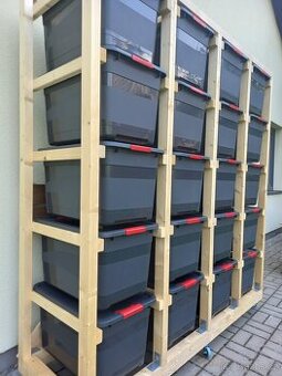 Regálový systém s úložnými boxy