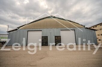 Nabízíme k pronájmu skladovací halu 1000 m² s kompletním pal