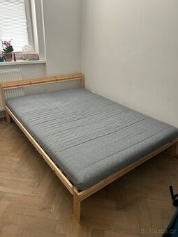 postel NEIDEN s rošty a matrací-140x200