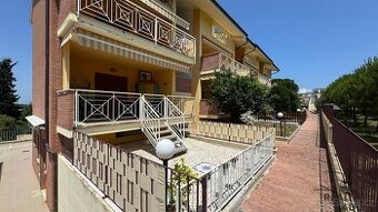 Prodej bytu 3+kk 68 m², via Russia, Pineto, Itálie