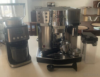 EXKLUZIVNÍ KÁVOVAR DELONGHI EC850M+DIGI MLÝNEK
