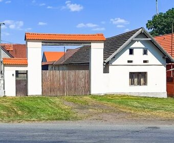 Prodej hospodářské usedlosti se 2 rodinnými domy