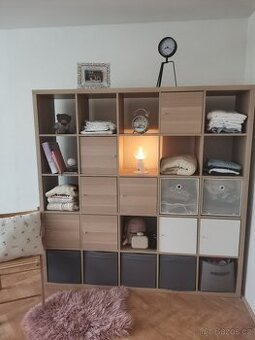 Knihovna Kallax a ikea skříň