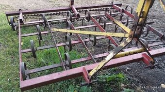 Kultivátor s drobicim válcem