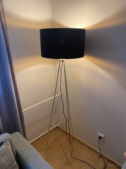Stojací lampa