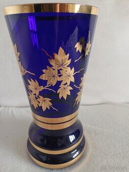 Váza z modrého skla