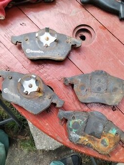 Přední Brzdové destičky brembo 1.8t