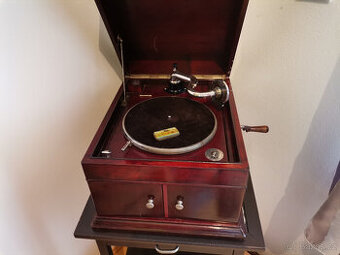 SALONNÍ GRAMOFON..