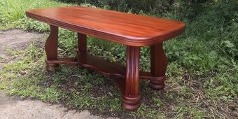 Masivní konferenční stůl