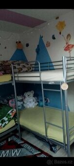 Železná poschoďová postel