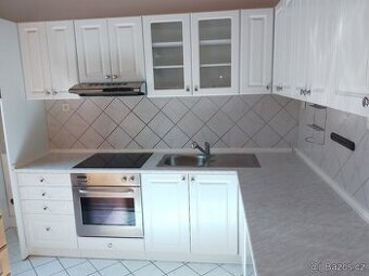 Bílá kuchyň / kuchyňská linka