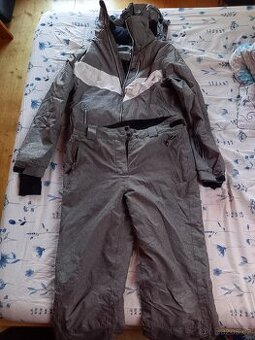 lyžařska souprava na lyže