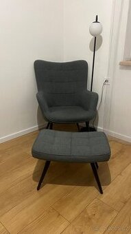 Křeslo s taburetkou