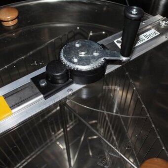 Prodám ruční třírámkový medomed