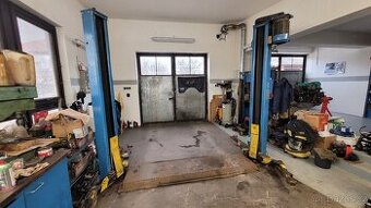 Dvousloupový samonosný zvedák