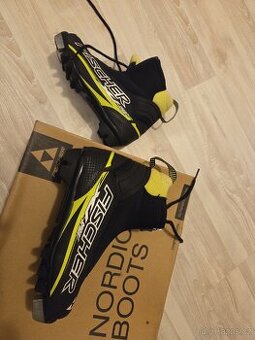 Teplé a kvalitní boty na běžky vel.34