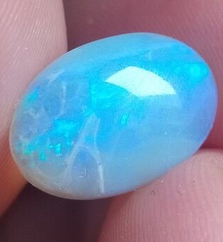 Přírodní drahý OPÁL 3ct – Unikátní přírodní symbol „A“
