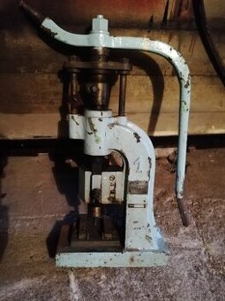 Stará stojanová vrtačka