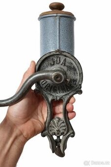 Starožitný krásný mlýnek na strouhanku IDA dekorace, sbírka