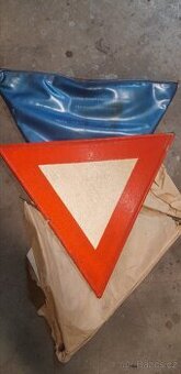Výstražný trojúhelník starý