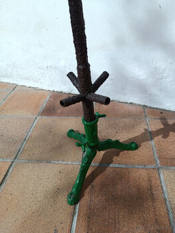 Stojan + kostra na vánoční stromeček