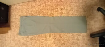 světlé kalhoty s puky